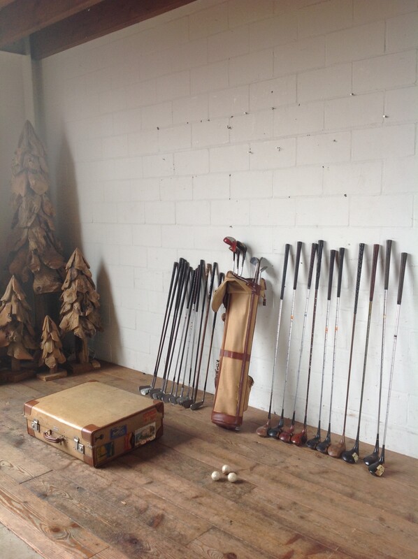 oude golftas en golfclubs