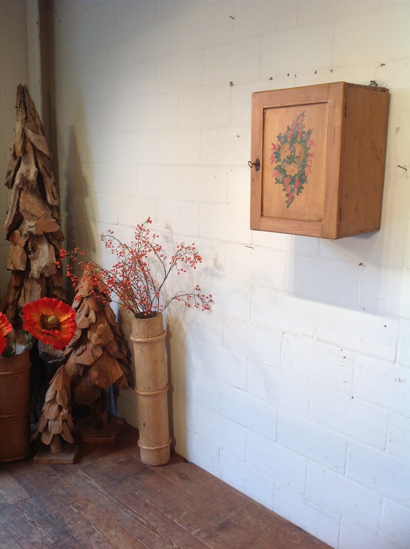 hangkastje met bloem